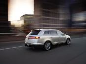 2010 lincoln mkt rear angle