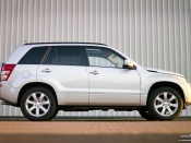 suzuki grand vitara side